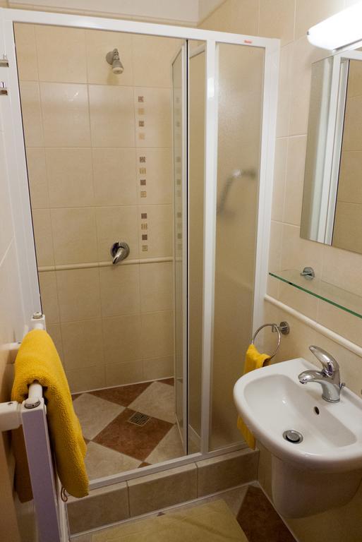 Hotel Ostrov Garni Sadska Room photo